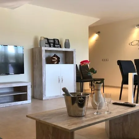 Fabuloso Compuesto Por 4 Adosados De Lujo En Panoramica Golf 28 Personas Piscina Con Circuito Dom wakacyjny San Jorge (Castellon)